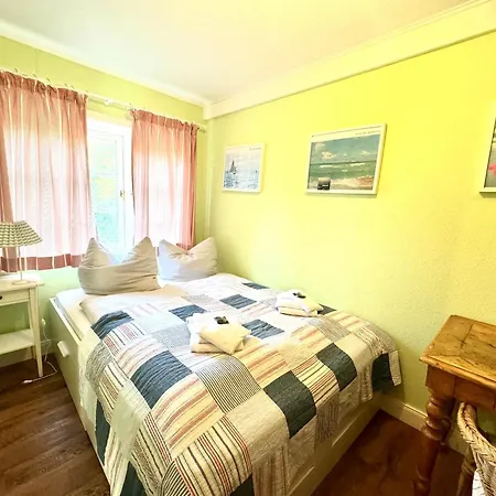 Altes Standesamt Familienwohnung Appartement Oldsum